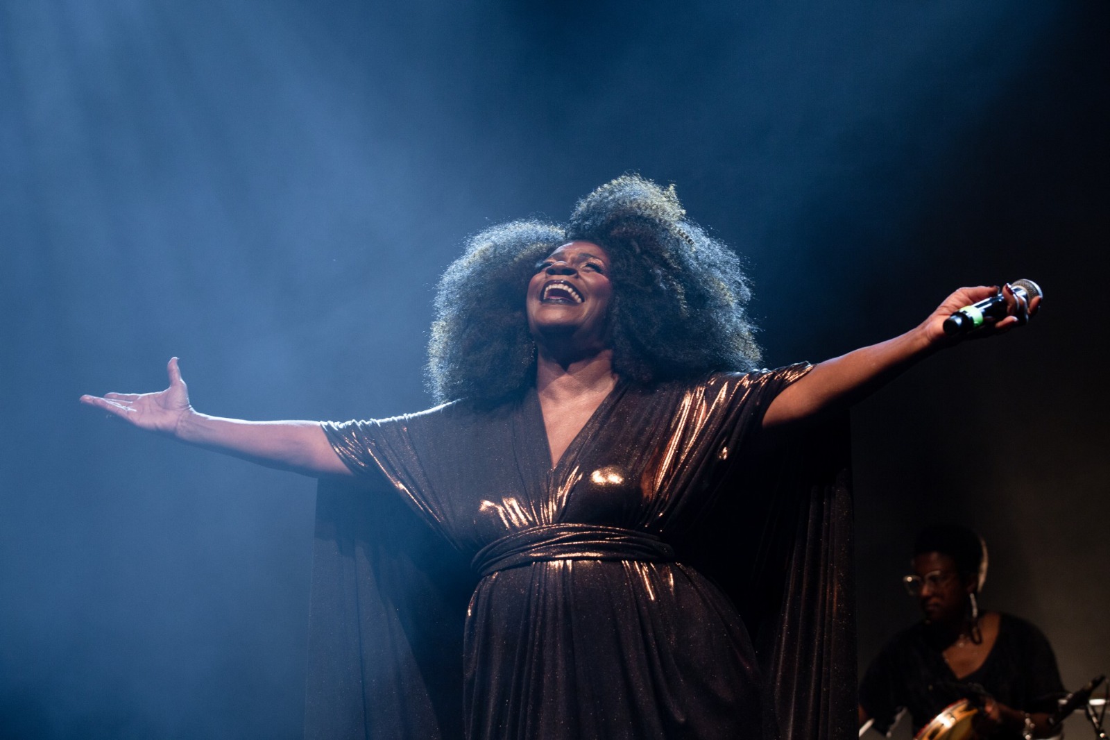 Zezé Motta traz para o Teatro Riachuelo, o show “Coração Vagabundo” cantando Caetano Veloso