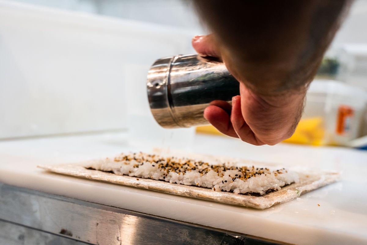 Versátil e delicioso: Pão de Açúcar oferece diariamente opções frescas de sushi aos clientes