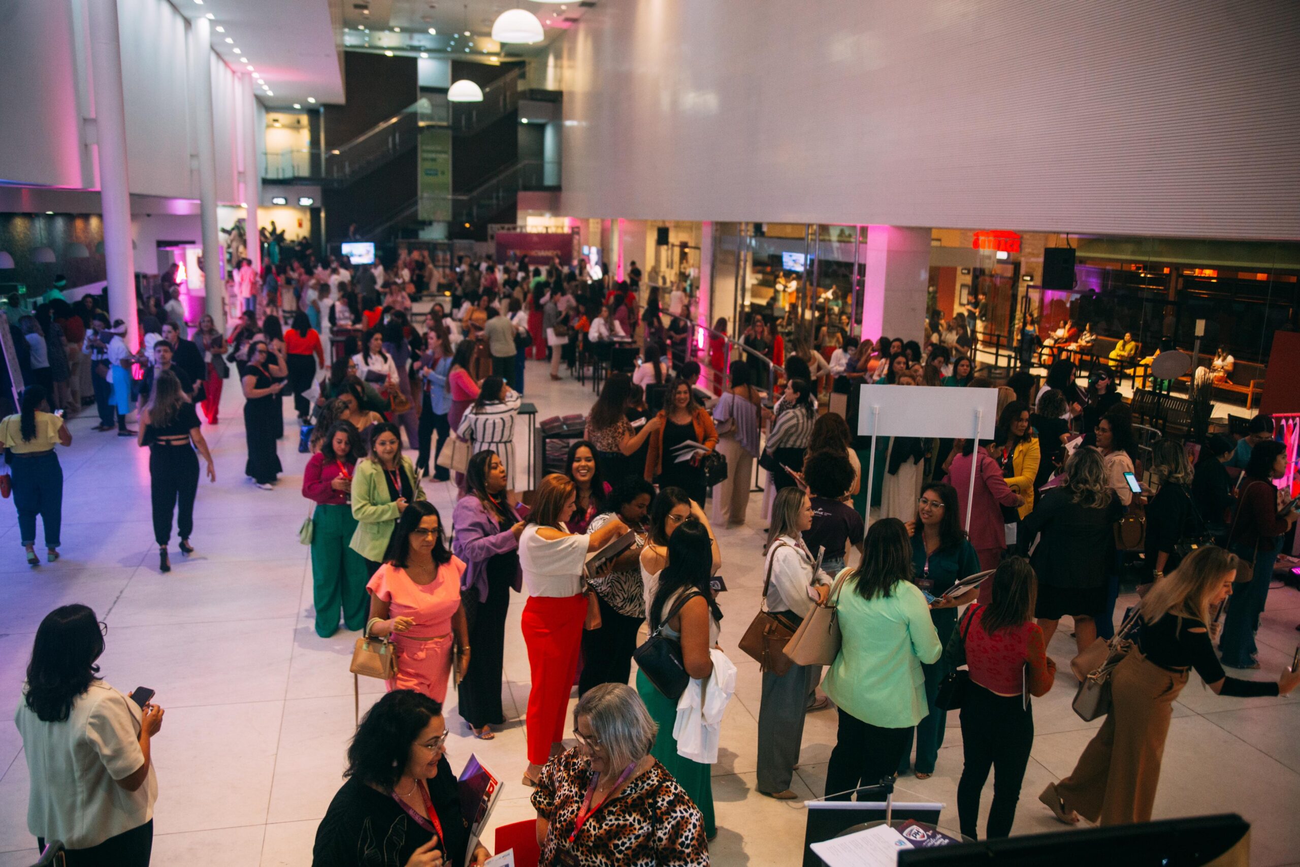 8º Encontro Mulheres que Marcam promove conexão e empreendedorismo feminino em Natal