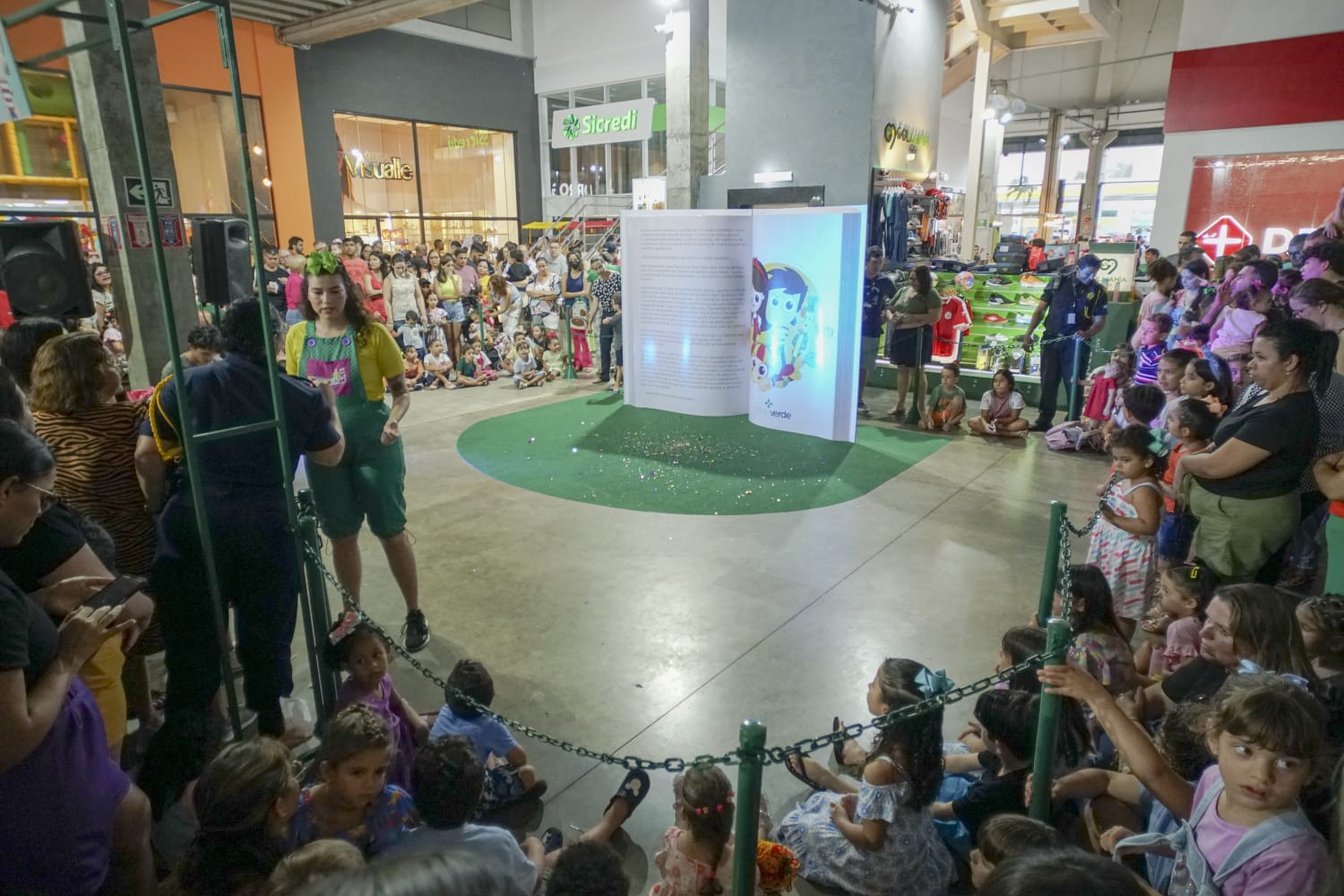 Feira de livros e brincadeiras animam o fim de semana das crianças no Shopping Cidade Verde