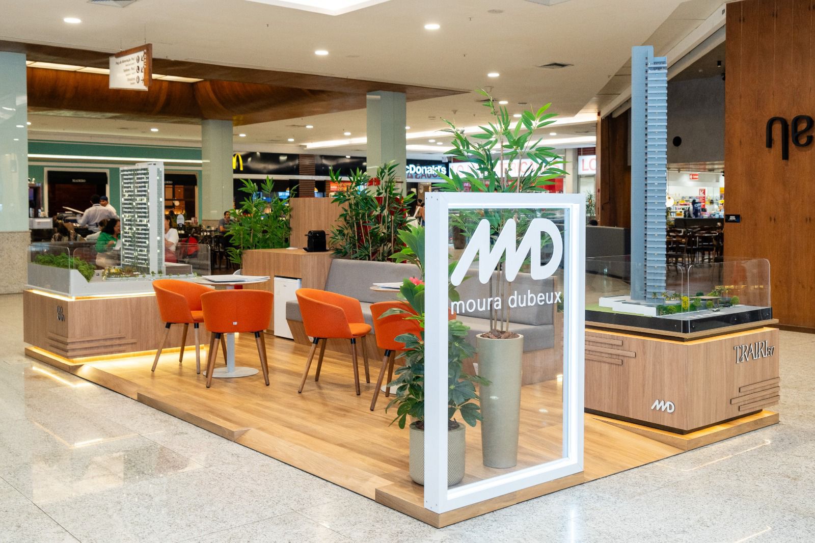 Moura Dubeux inaugura stand no Natal Shopping