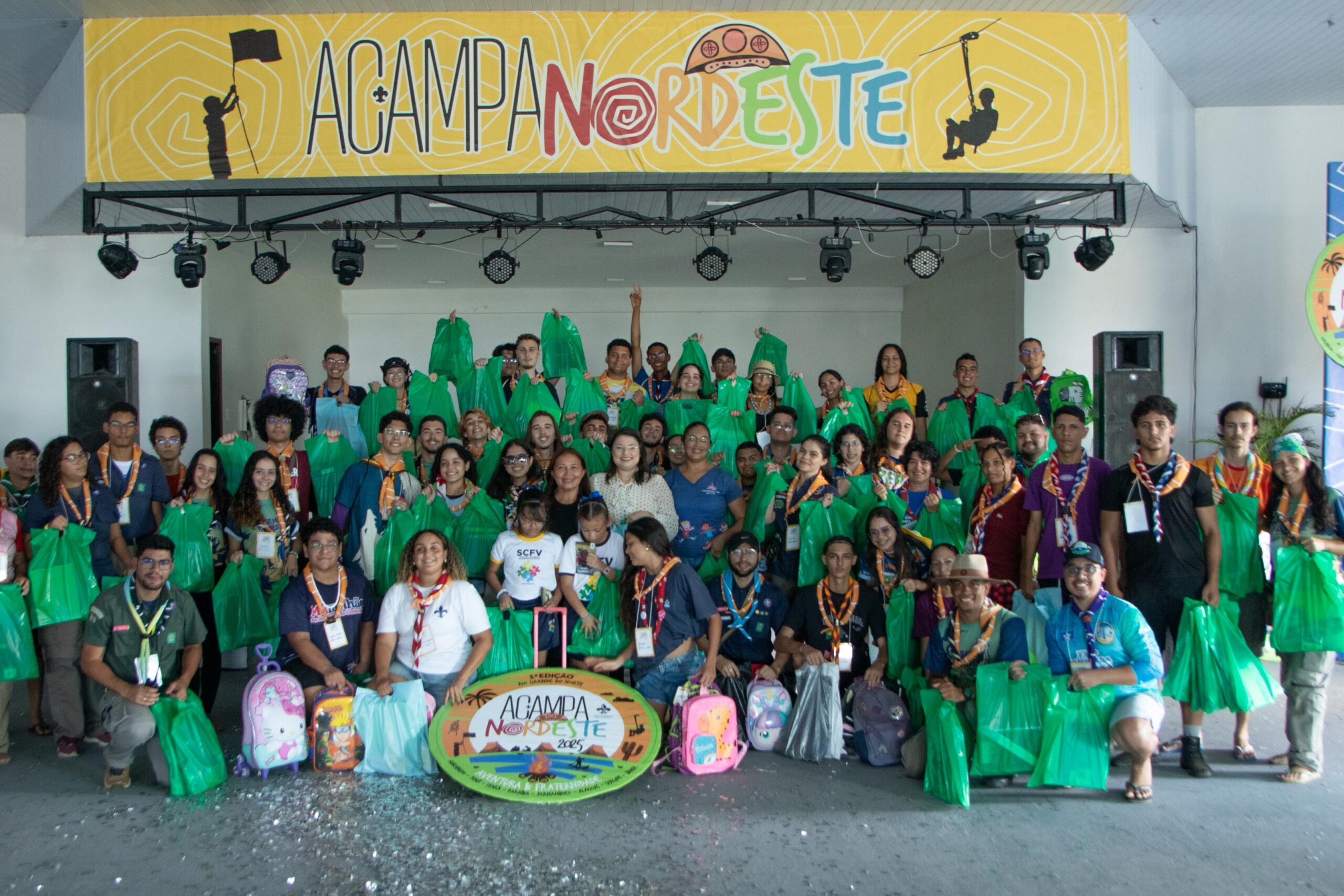 Município de Nísia Floresta recebe doação de 250 kits escolares durante evento dos escoteiros