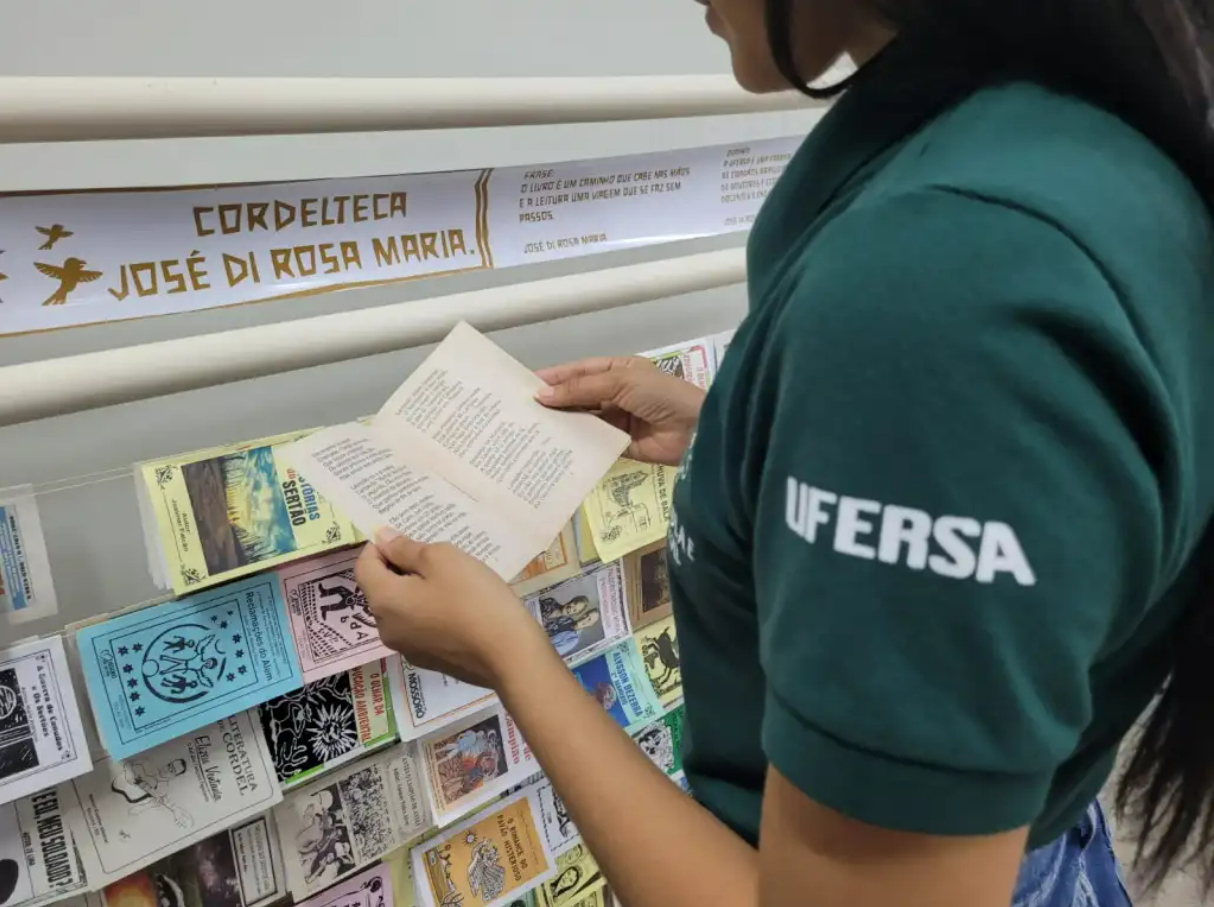 Biblioteca da UFERSA em Mossoró conta com seção dedicada à Literatura de Cordel