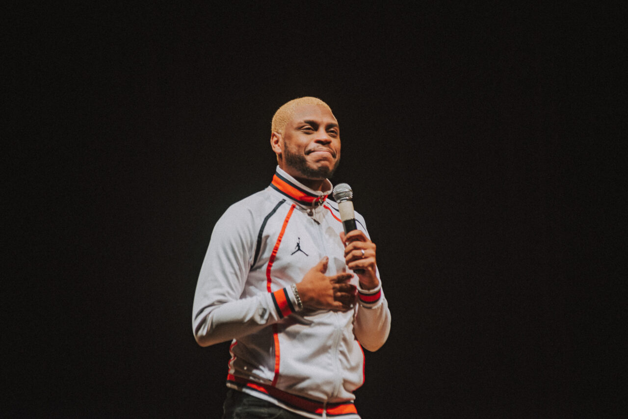 Yuri Marçal apresenta o show “Virou Passeio”, no Teatro Riachuelo