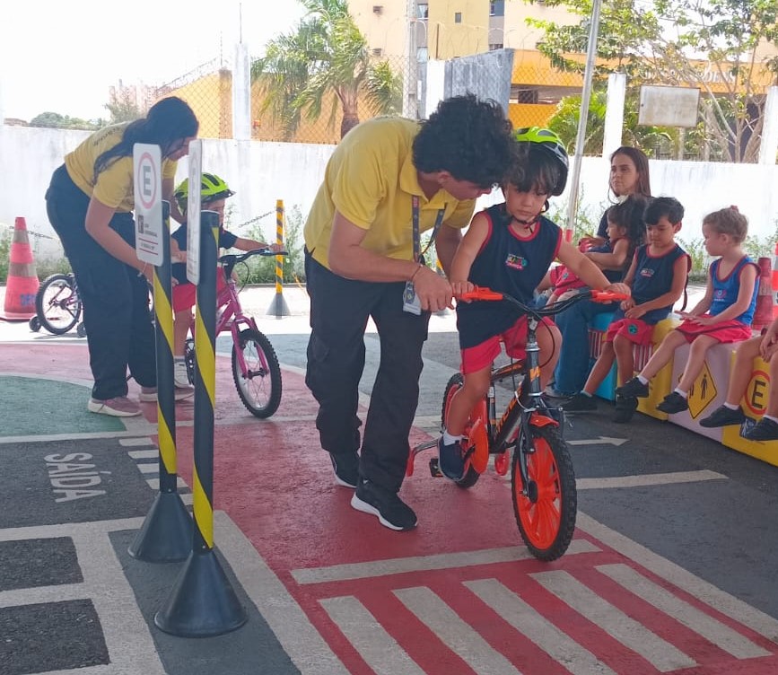 STTU promove ação especial do Maio amarelo com crianças de Natal
