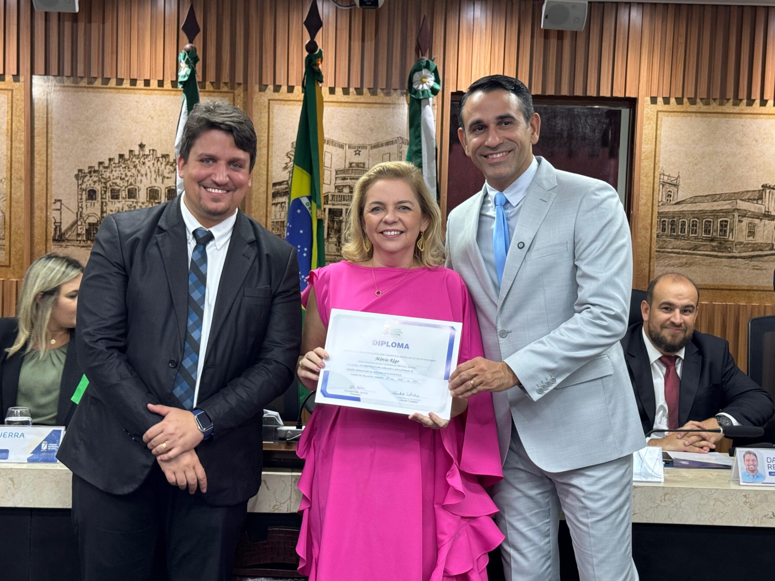 Unimed Natal é homenageada pela Câmara Municipal como parceira da ExpoEduc