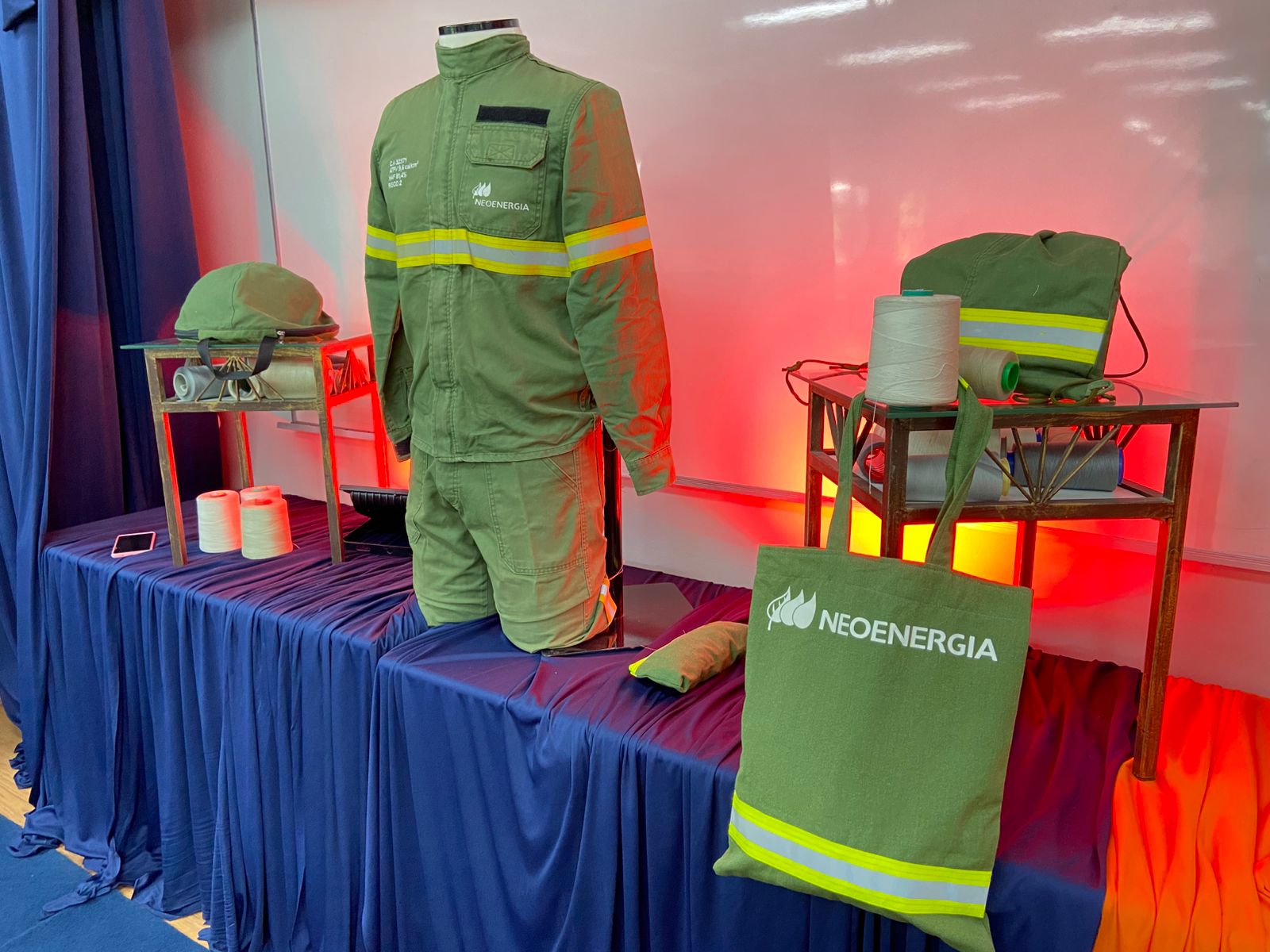 Uniformes de eletricistas que iriam para o lixo serão transformados em novos itens