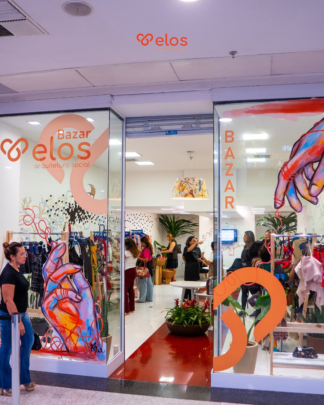 Bazar Elos 2025 convida população a doar roupas femininas e infantis até 26 de maio