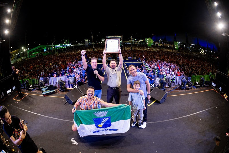 Xand Avião emociona Natal com show da turnê “O Forró é POP” e recebe homenagem