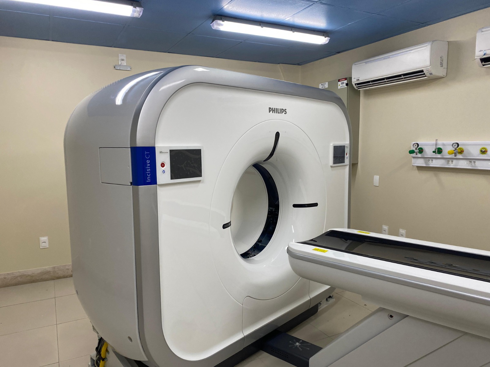 Varela Santiago recebe tomógrafo de R$ 2,5 milhões e reforça diagnóstico oncológico