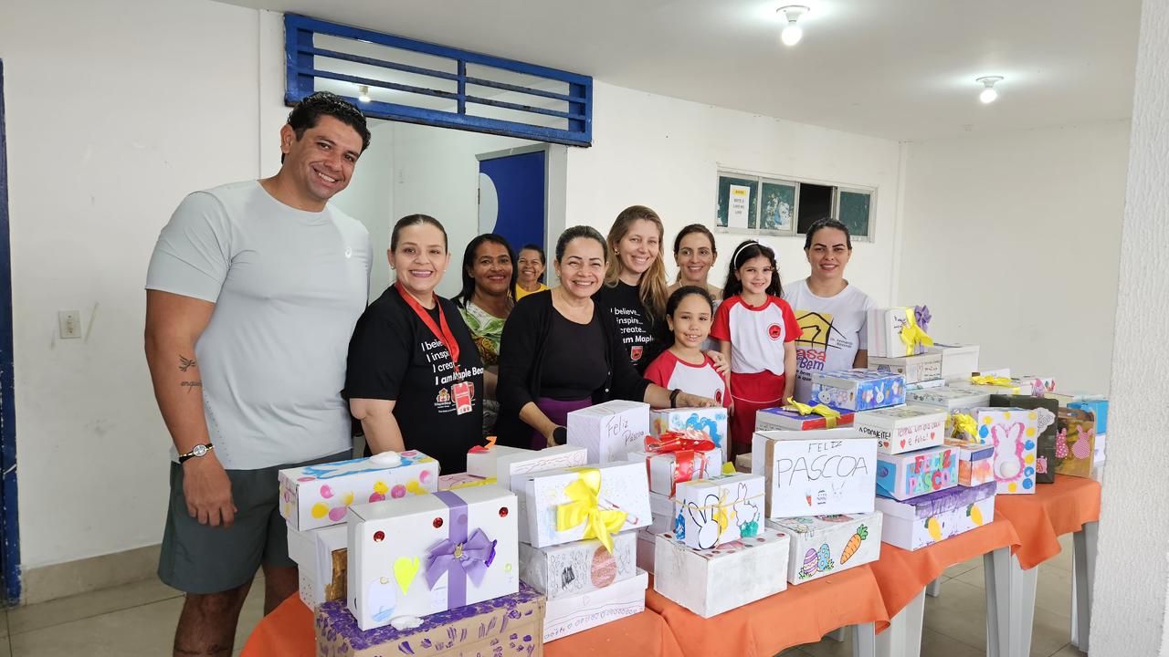 Shoe Box: alunos da Maple Bear Natal realizam entrega de presentes em ação alusiva à Páscoa
