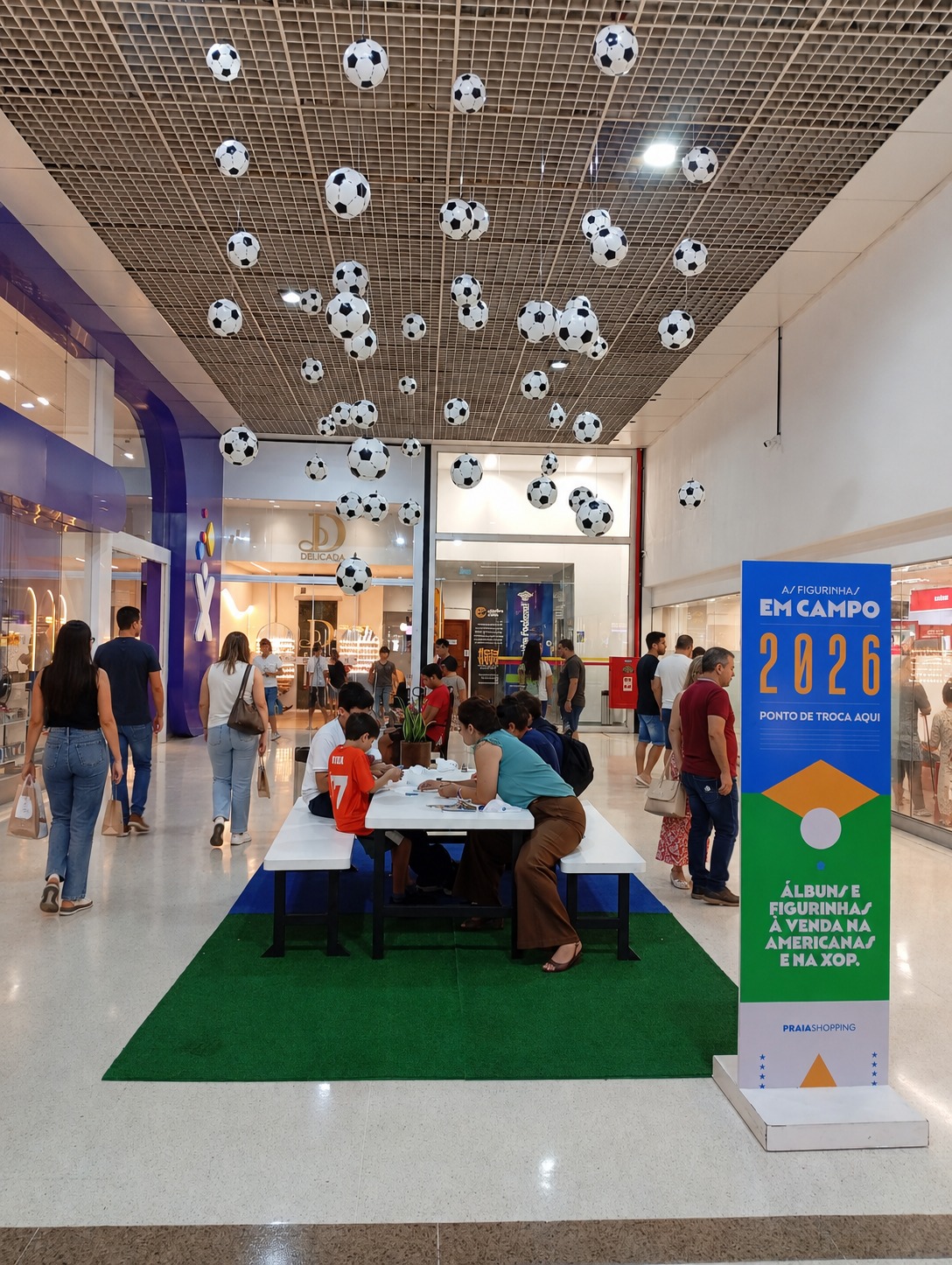 Clima de Copa impulsiona comércio e transforma shopping em ponto de encontro de torcedores