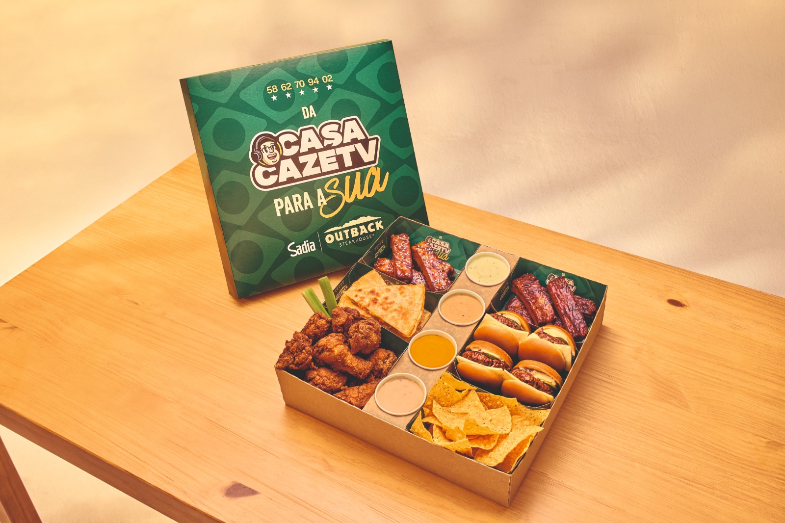 Outback leva clima de estádio para dentro de casa com box exclusivo em parceria com a Casa CazéTV