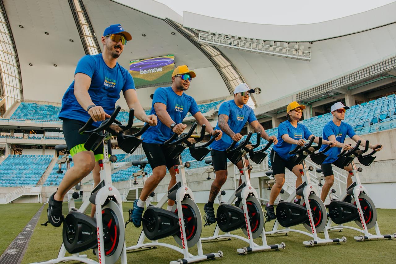 Em clima de Copa, be.move realiza maior aula de bike da cidade na Arena das Dunas
