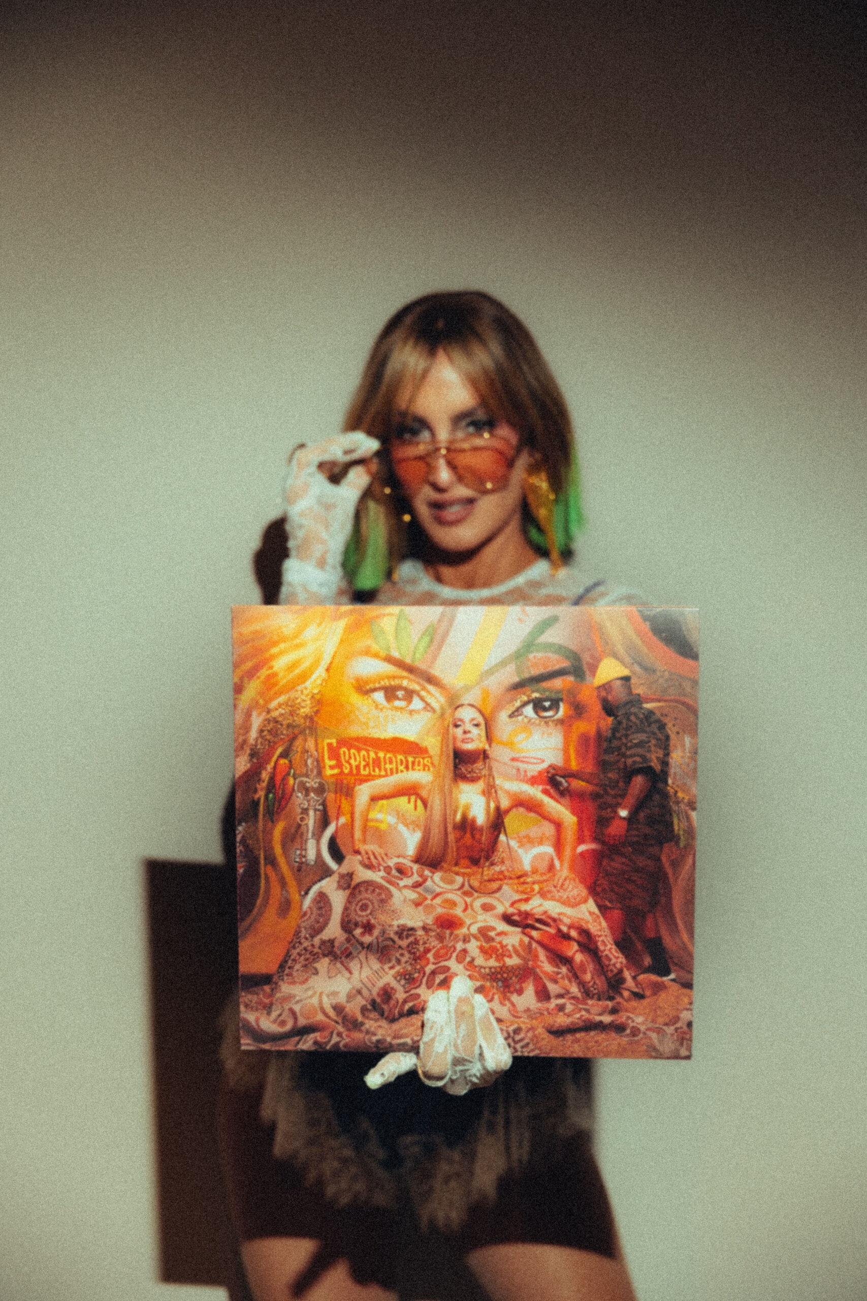 Claudia Leitte lança o primeiro vinil da carreira; Confira