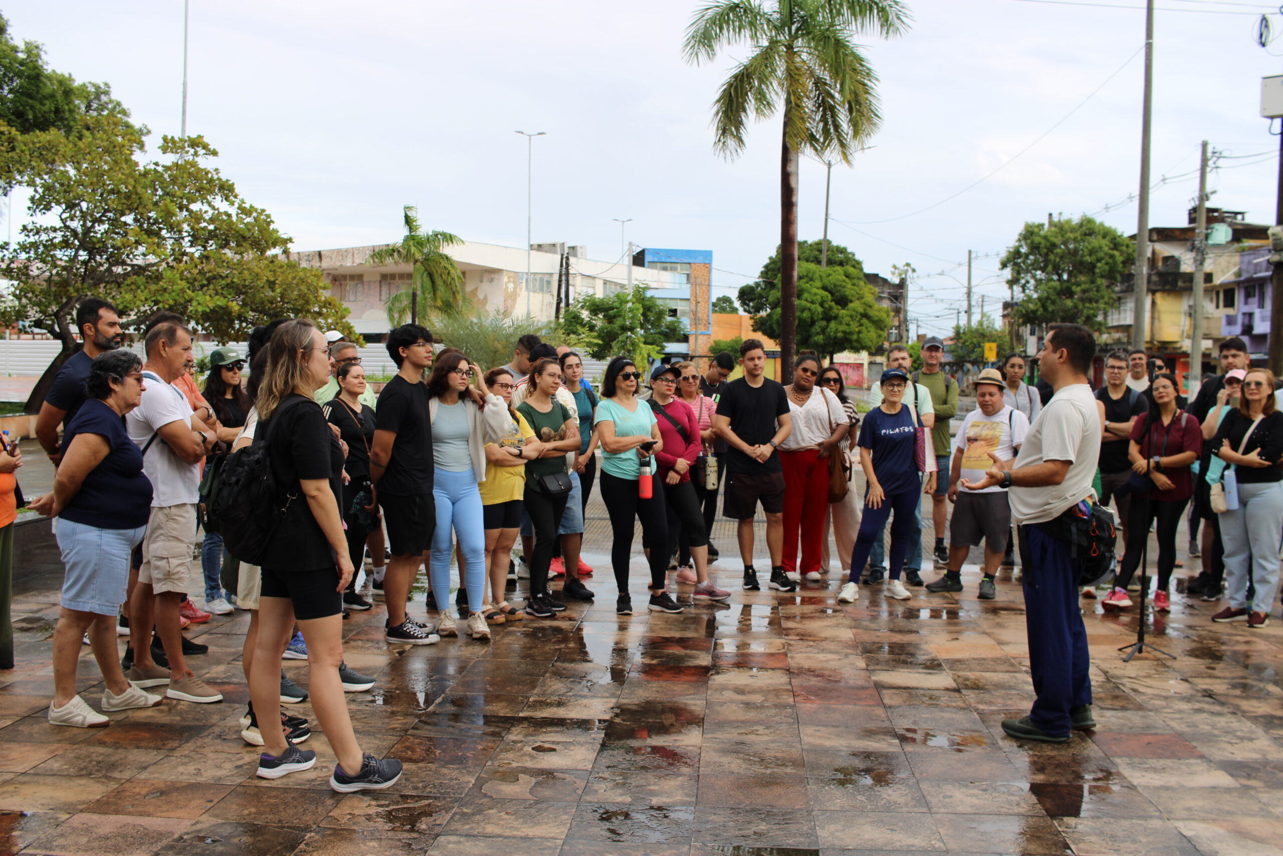 Historiador transforma Centro de Natal em palco de “fofoca histórica” e atrai potiguares de volta às ruas