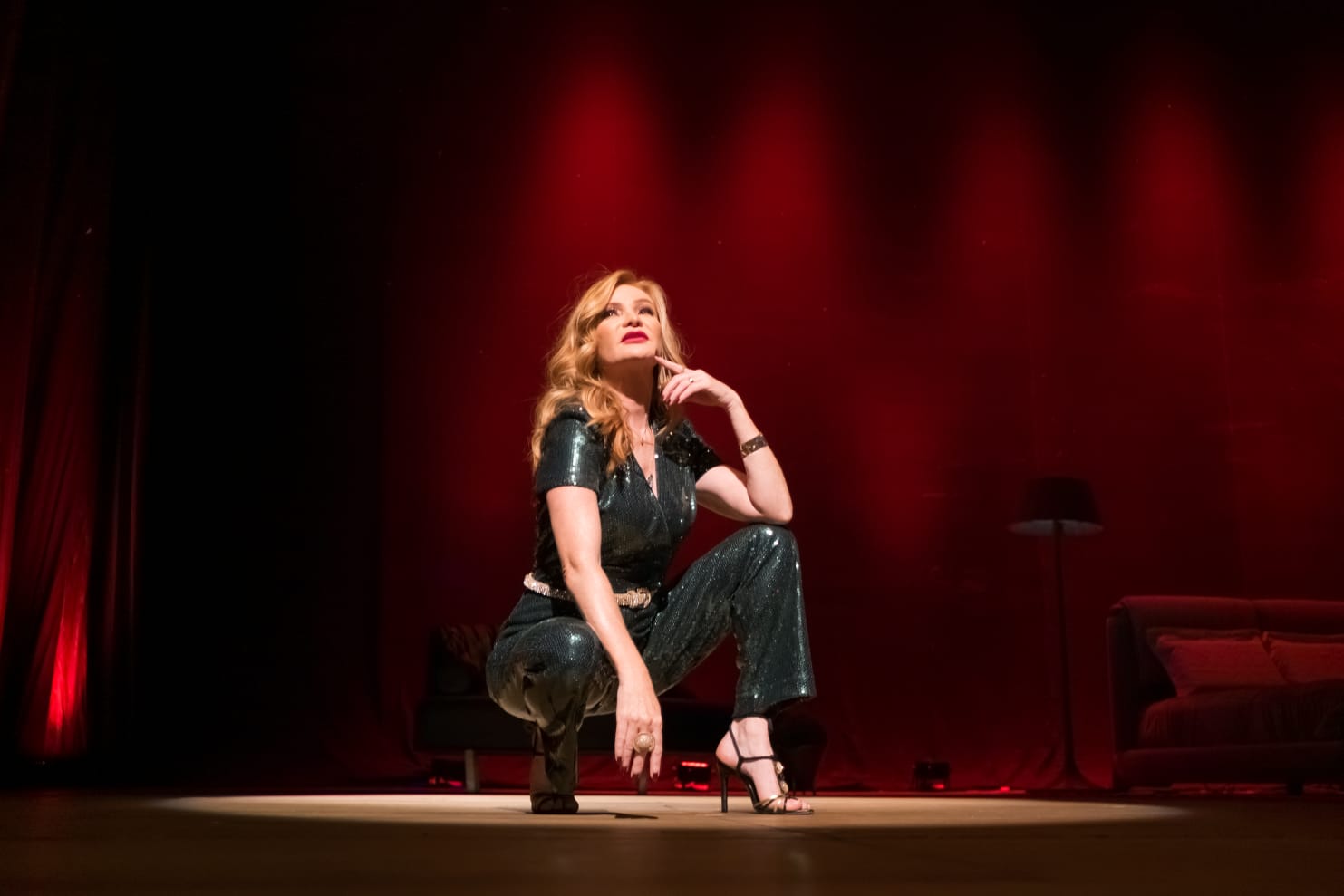 Cátia Damasceno apresenta o espetáculo “O que pode dar errado na cama?” no Teatro Riachuelo