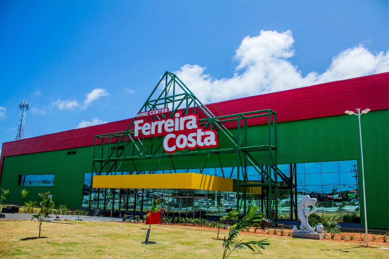 Ferreira Costa completa 142 anos em meio à transformação do consumo em panorama global