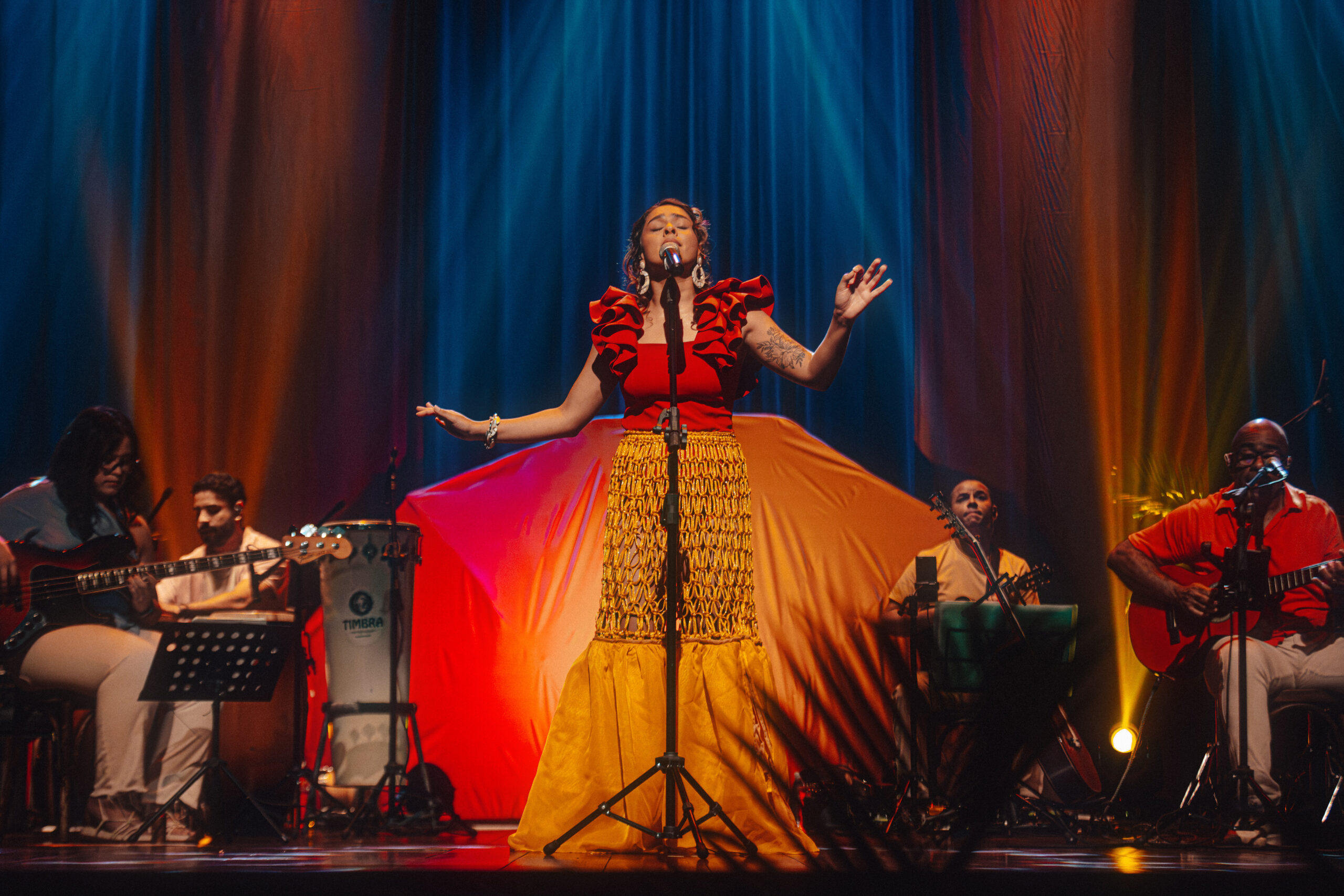 Dani Cruz faz show de encerramento de “Canto de Sol” no Teatro Sandoval Wanderley