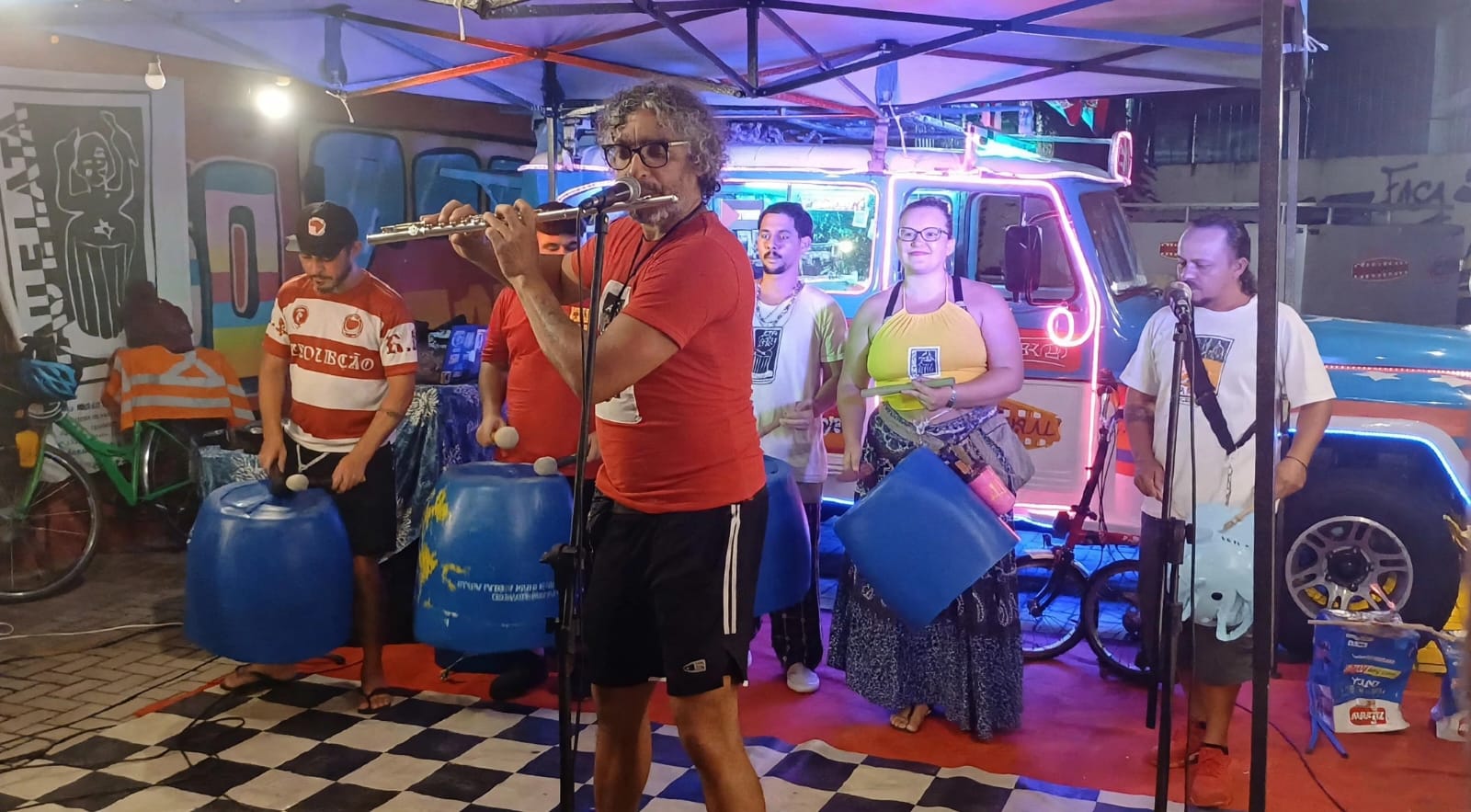 Pau e Lata completa 30 anos e celebra com seminário e baile festivo