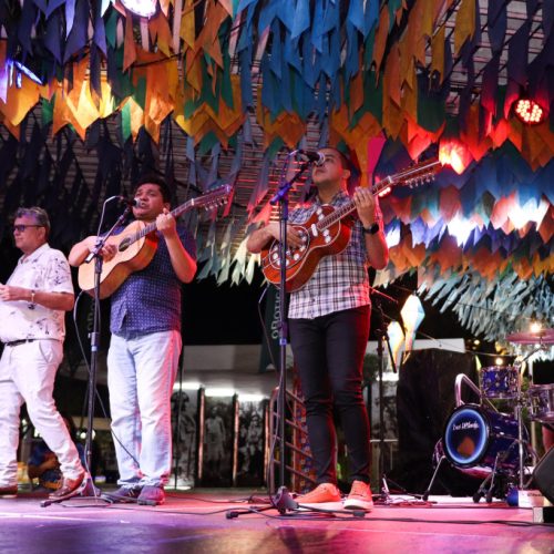 Polo Poeta Antônio Francisco celebra cultura nordestina com exposição e repentistas