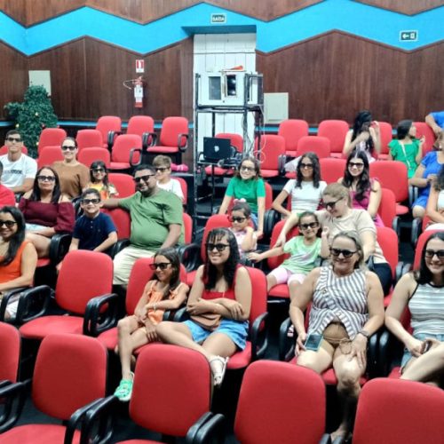 “Estação Natal” promove cinema gratuito aos visitantes, exibindo o filme “Trenó Maluco”