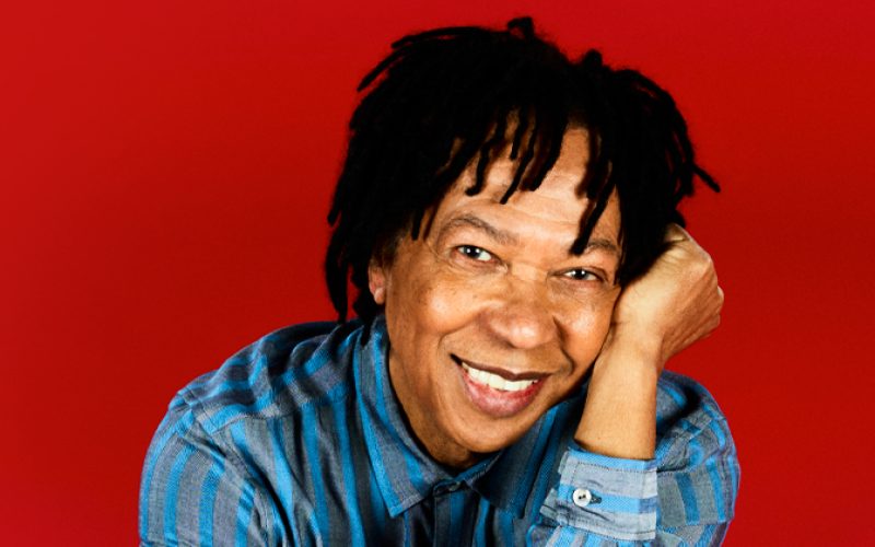 Com ingressos esgotados, Djavan apresenta turnê “D”, no Teatro Riachuelo em Natal