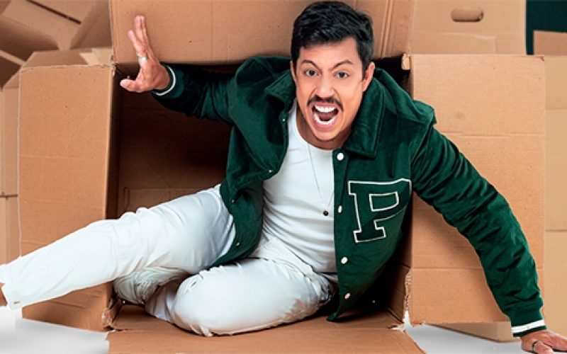 Renato Albani apresenta show “Zona de Conforto” no Teatro Riachuelo