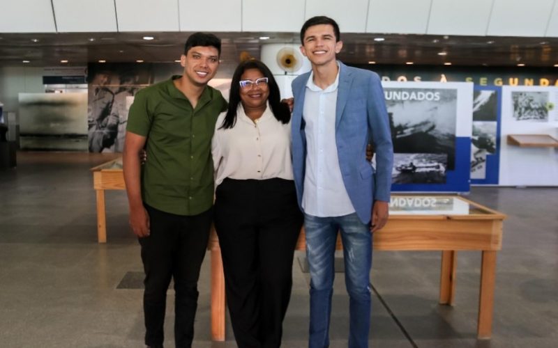 Prefeita Nilda Cruz empossa Tiago Dionísio e Vitor Tobias como diretores do CCTV