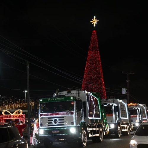 Rota Natalina celebra o Natal com a nova frota de caminhões coletores da Urbana