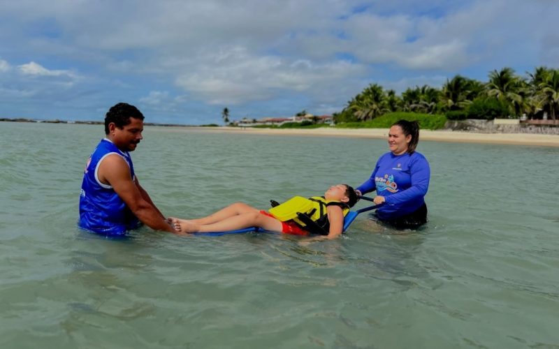 Com apoio da Prefeitura do Natal, ação inclusiva leva acessibilidade e lazer à praia da Redinha