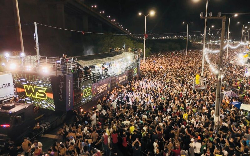 Avenida da Alegria reúne mais de 180 mil pessoas na prévia do Carnaval de Natal