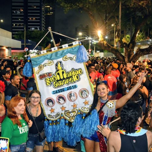 Bloco Submarino Amarelo garante a animação no Largo do Atheneu