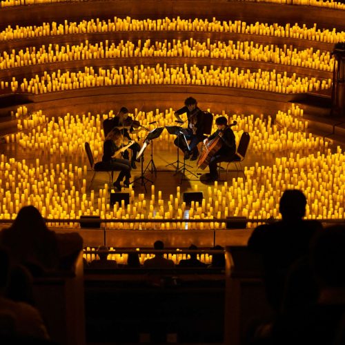 Casa da Ribeira recebe série de concertos Candlelight; Shows são iluminados por velas