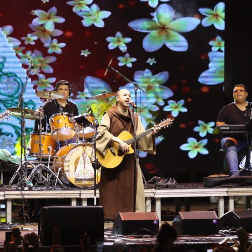 Com lançamento da festa da padroeira e Frei Gilson, Bote Fé Natal com Maria reúne 50 mil pessoas neste sábado (10)