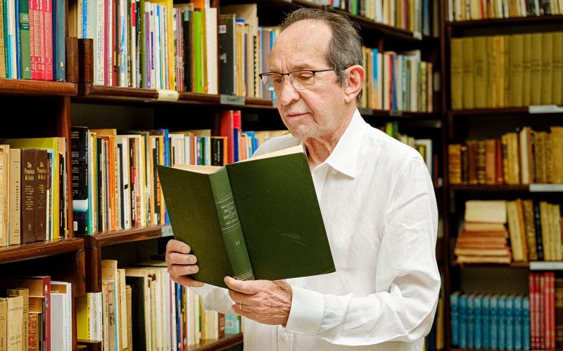 Diogenes da Cunha Lima lança Dicionário amoroso de Natal