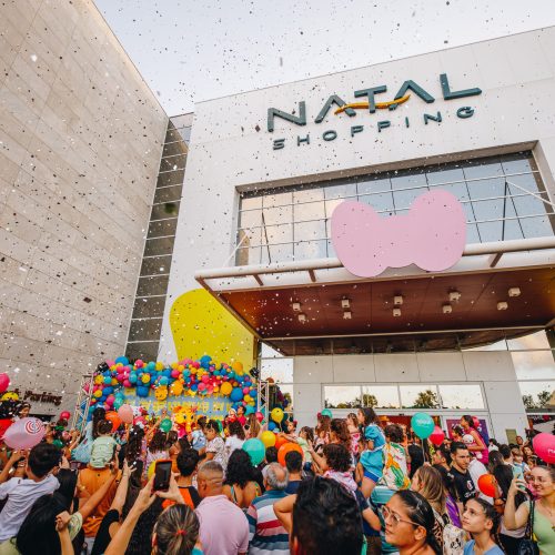Aniversário da Naty reúne criançada para festa da mascote no Natal Shopping