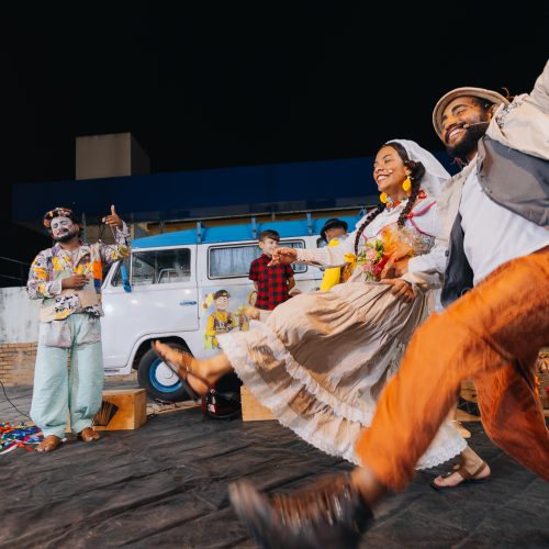 Kombinart encerra temporada com programação gratuitade teatro, brincadeiras e arte em Brejinho