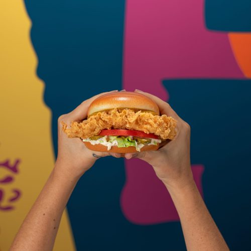 Aussie entra na brincadeira e transforma desafio de pronúncia em nova campanha ‘anti-branding’