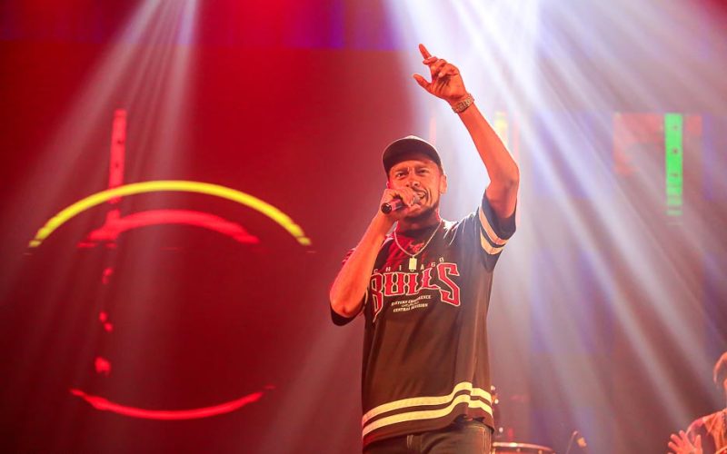Allan Negão une reggae, música autoral e conscientização em show especial do Agosto Lilás