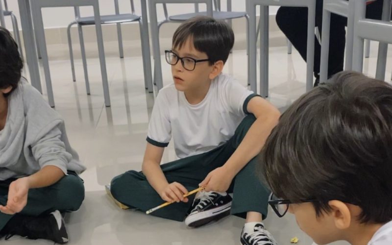 Exposição “Abril para as artes” revela talento de estudantes no Praia Shopping