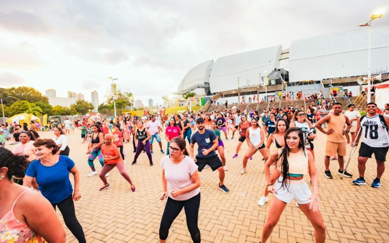 Dança, teatro e música animam o Domingo na Arena com programação gratuita
