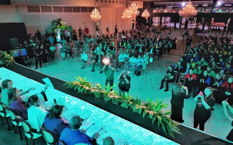 Assembleia Universitária celebra 56 anos da Uern com homenagens e confraternização