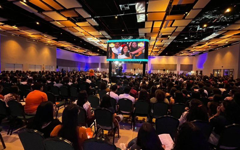 Mais de mil estudantes movimentam o fim de semana com aulão de revisão do Enem