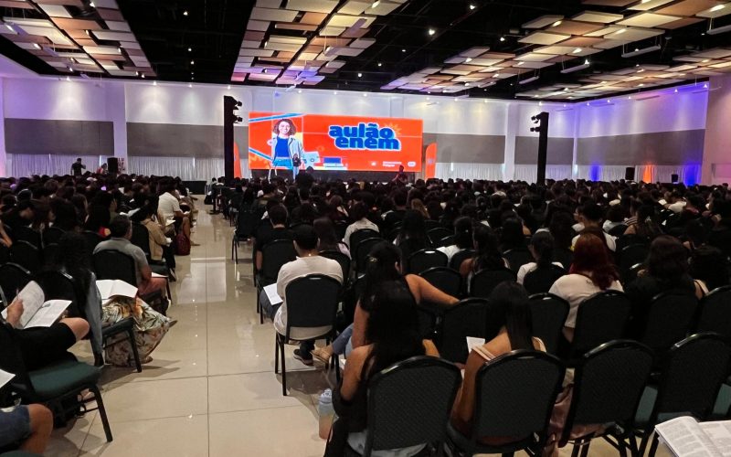 Quase 2 mil estudantes da Grande Natal participam de aulão preparatório do Enem