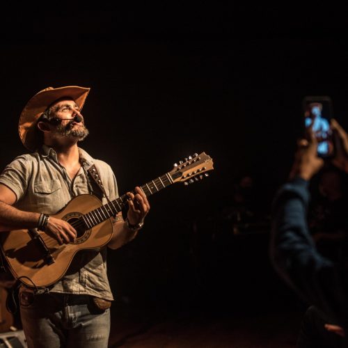 Cantor Almir Pessoa apresenta “Rodas de Violeiro” no palco da Casa da Ribeira neste mês