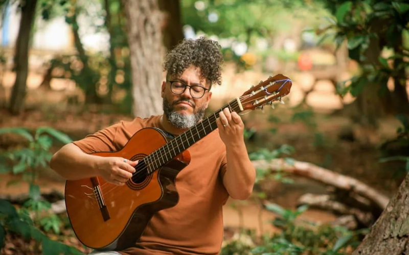 Iury Matias apresenta “Senhor Violão” em Mossoró com concerto e oficina no BNB Cultural