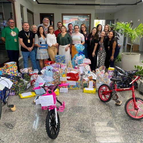 Colaboradores do Grupo TCM adotam cartinhas da Campanha Papai Noel dos Correios