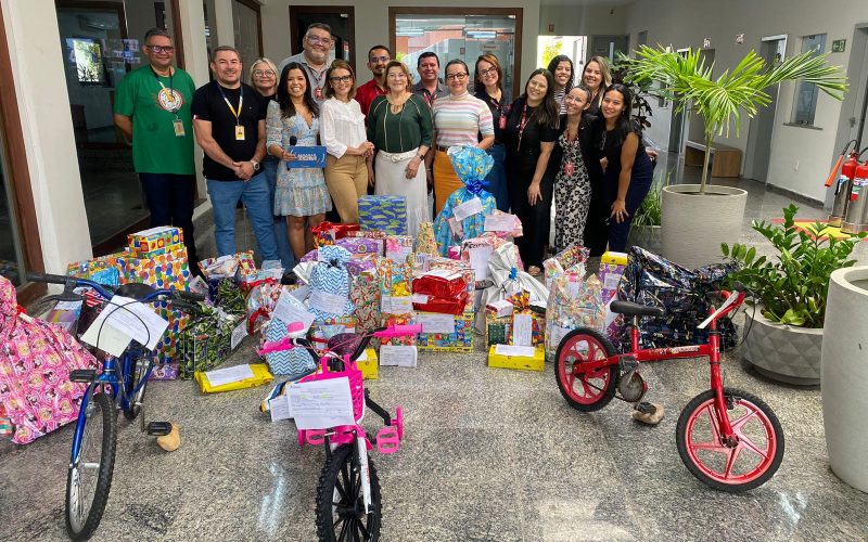 Colaboradores do Grupo TCM adotam cartinhas da Campanha Papai Noel dos Correios