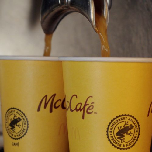 McCafé amplia cardápio com waffle de pão de queijo no menu de café da manhã